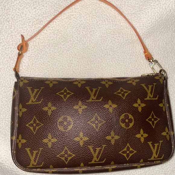 ‼️❌SOLD❌‼️🔥❤️ Louis Vuitton Iconic Monogram Pochette in EUC! Made in France - Picture 2 of 13